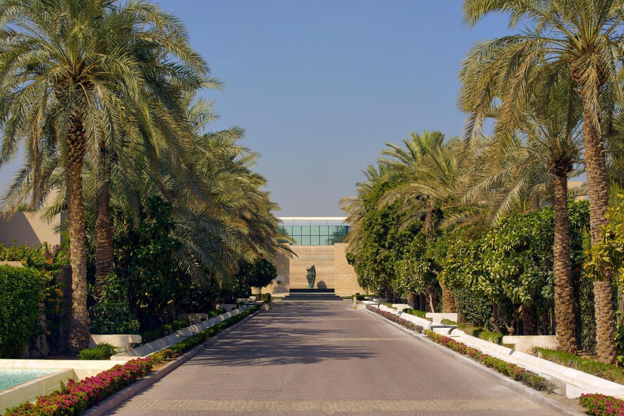 Melia Desert Palm Member Of Melia Collection Dubaj Kültér fotó The entrance to the museum