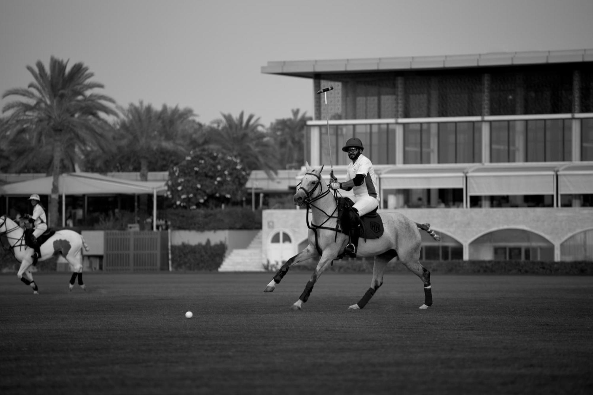 Melia Desert Palm Member Of Melia Collection Dubaj Kültér fotó A horse polo player